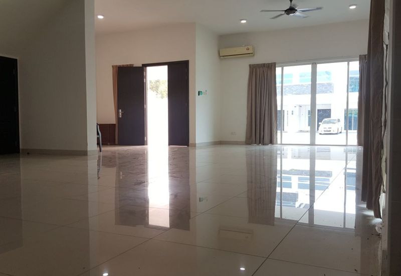 MYDiva, Perdana Lakeview East