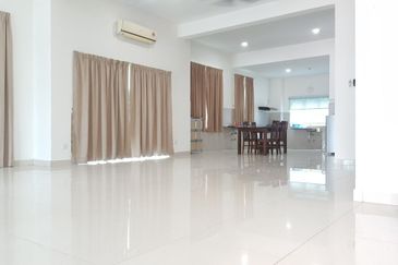 MYDiva, Perdana Lakeview East