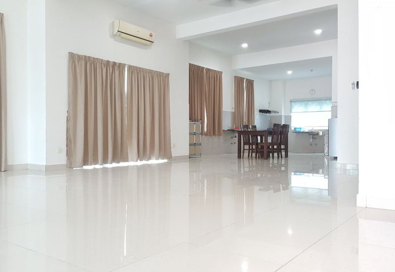 MYDiva, Perdana Lakeview East