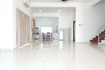 MYDiva, Perdana Lakeview East