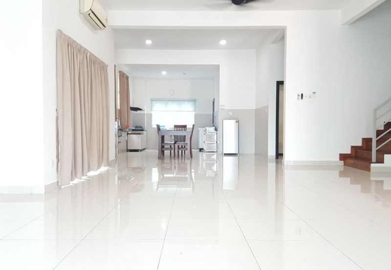 MYDiva, Perdana Lakeview East