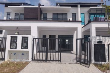 BRAND NEW, DOUBLE STOREY TERRACE HOUSE @ TAMAN MYRA ALAM, PUNCAK ALAM 