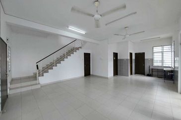 END LOT WITH EXTRA LAND, Double Storey Terrace House, Cherry 1 @ Bandar Hillpark, Puncak Alam - FACING OPEN