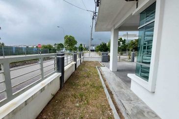 END LOT WITH EXTRA LAND, Double Storey Terrace House, Cherry 1 @ Bandar Hillpark, Puncak Alam - FACING OPEN