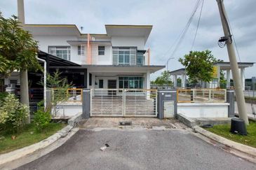 END LOT WITH EXTRA LAND, Double Storey Terrace House, Cherry 1 @ Bandar Hillpark, Puncak Alam - FACING OPEN