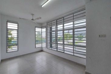 END LOT WITH EXTRA LAND, Double Storey Terrace House, Cherry 1 @ Bandar Hillpark, Puncak Alam - FACING OPEN