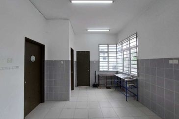 END LOT WITH EXTRA LAND, Double Storey Terrace House, Cherry 1 @ Bandar Hillpark, Puncak Alam - FACING OPEN