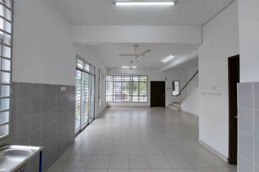 END LOT WITH EXTRA LAND, Double Storey Terrace House, Cherry 1 @ Bandar Hillpark, Puncak Alam - FACING OPEN
