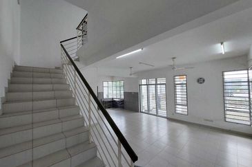 END LOT WITH EXTRA LAND, Double Storey Terrace House, Cherry 1 @ Bandar Hillpark, Puncak Alam - FACING OPEN