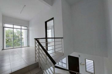 END LOT WITH EXTRA LAND, Double Storey Terrace House, Cherry 1 @ Bandar Hillpark, Puncak Alam - FACING OPEN
