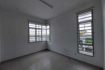 END LOT WITH EXTRA LAND, Double Storey Terrace House, Cherry 1 @ Bandar Hillpark, Puncak Alam - FACING OPEN