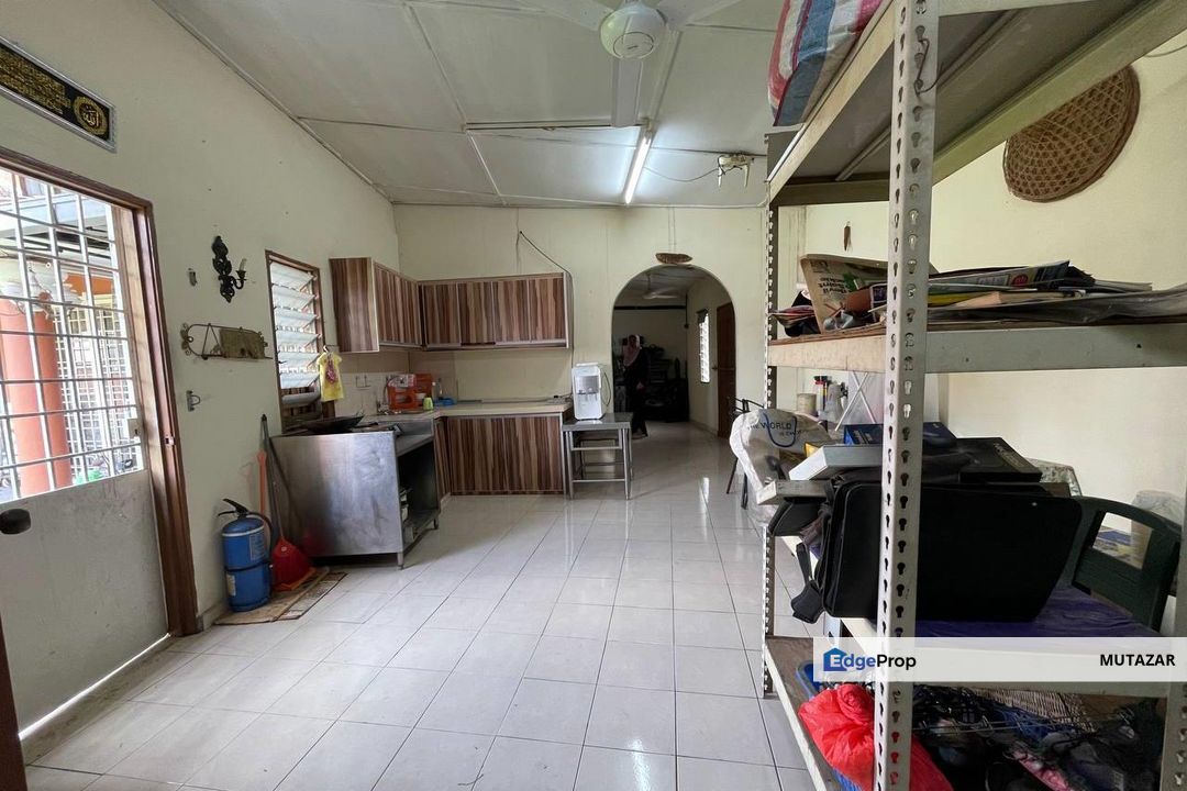 END LOT, Double Storey Terrace House @ Jalan Cecawi, Seksyen 6 Kota Damansara - Huge Extra Land , Selangor, Kota Damansara