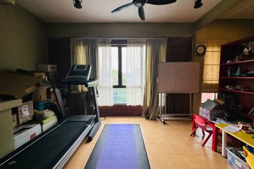 HUGE CORNER LOT, Double Storey Superlink Terrace @ Bukit Jelutong, Shah Alam - FACING OPEN