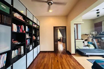 HUGE CORNER LOT, Double Storey Superlink Terrace @ Bukit Jelutong, Shah Alam - FACING OPEN