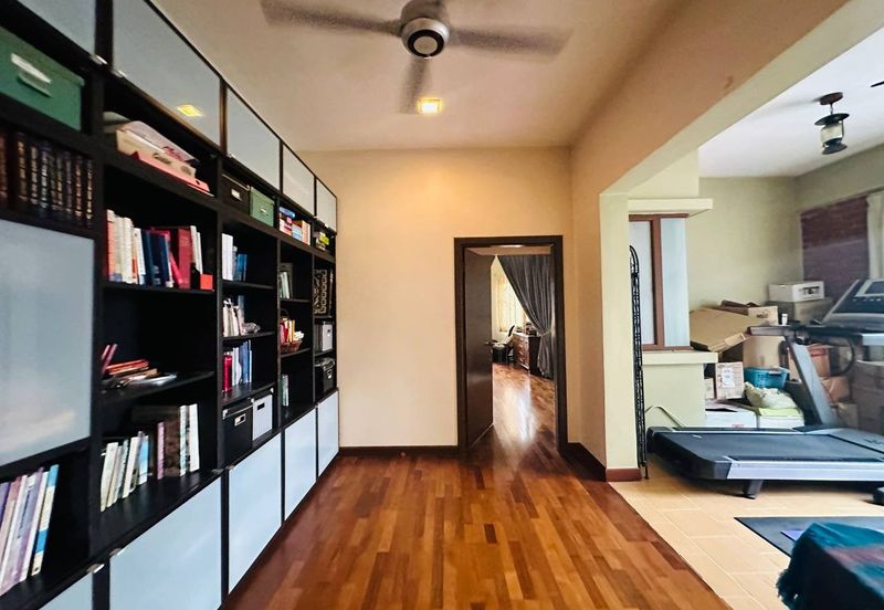 HUGE CORNER LOT, Double Storey Superlink Terrace @ Bukit Jelutong, Shah Alam - FACING OPEN