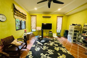 HUGE CORNER LOT, Double Storey Superlink Terrace @ Bukit Jelutong, Shah Alam - FACING OPEN