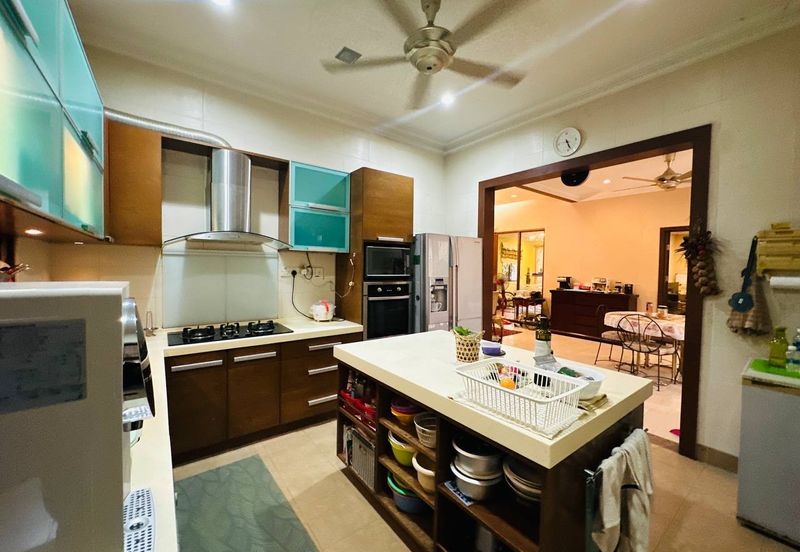 HUGE CORNER LOT, Double Storey Superlink Terrace @ Bukit Jelutong, Shah Alam - FACING OPEN