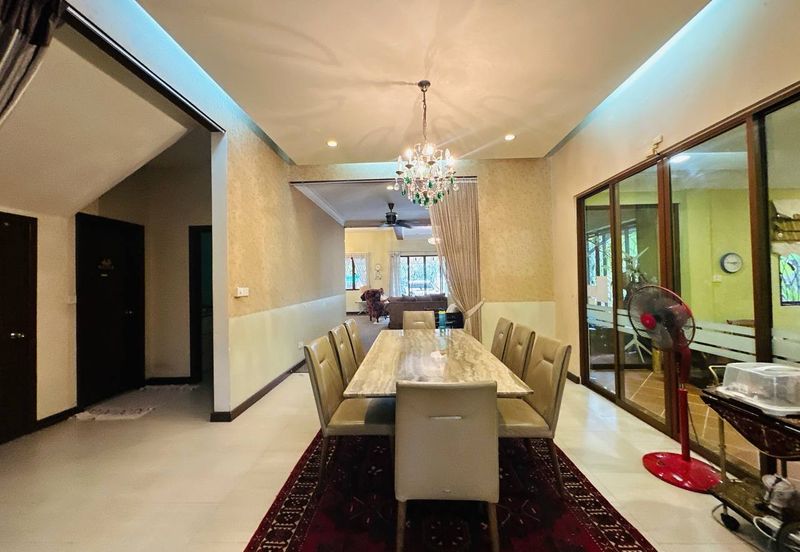 HUGE CORNER LOT, Double Storey Superlink Terrace @ Bukit Jelutong, Shah Alam - FACING OPEN