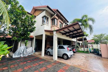 HUGE CORNER LOT, Double Storey Superlink Terrace @ Bukit Jelutong, Shah Alam - FACING OPEN