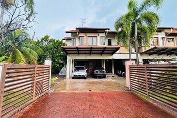 HUGE CORNER LOT, Double Storey Superlink Terrace @ Bukit Jelutong, Shah Alam - FACING OPEN