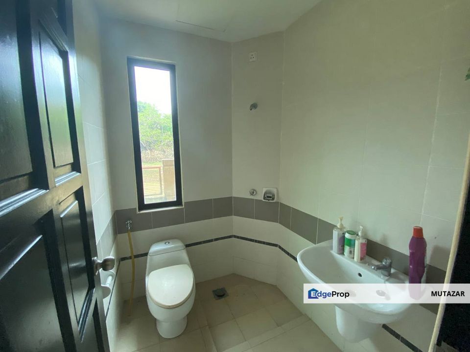 FREEHOLD END LOT, Double Storey Semi-D @ Country Heights Kajang - Huge Extra Land , Selangor, Country Heights