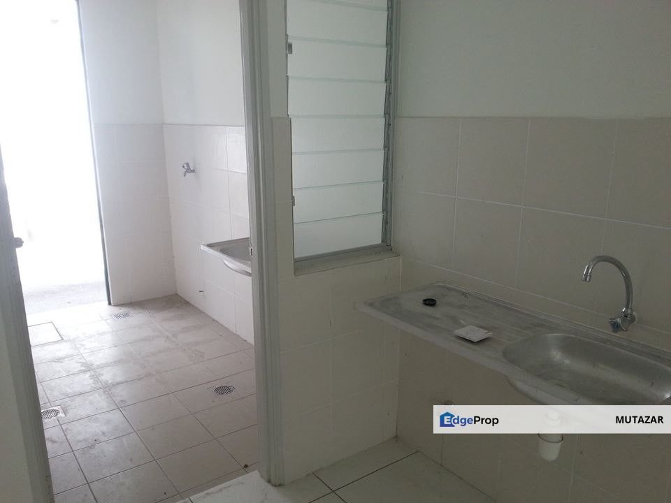 FREEHOLD, Double Storey Terrace House, Camellia Residence @ Semenyih - Large Built Up Area With Balcony, Selangor, Semenyih