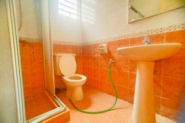 FREEHOLD,  DOUBLE STOREY SEMI-D @ Bandar Sri Damansara, Kuala Lumpur - Extra Land At Side