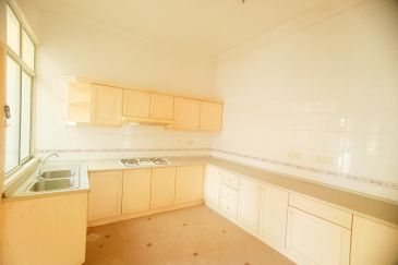 FREEHOLD,  DOUBLE STOREY SEMI-D @ Bandar Sri Damansara, Kuala Lumpur - Extra Land At Side