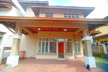 FREEHOLD,  DOUBLE STOREY SEMI-D @ Bandar Sri Damansara, Kuala Lumpur - Extra Land At Side