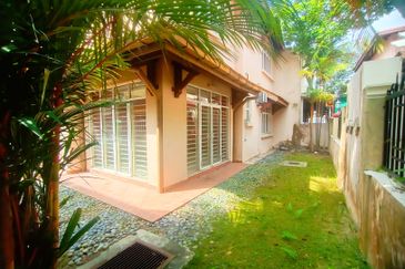 FREEHOLD,  DOUBLE STOREY SEMI-D @ Bandar Sri Damansara, Kuala Lumpur - Extra Land At Side