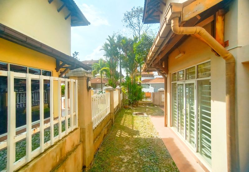 FREEHOLD,  DOUBLE STOREY SEMI-D @ Bandar Sri Damansara, Kuala Lumpur - Extra Land At Side