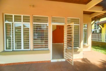 FREEHOLD,  DOUBLE STOREY SEMI-D @ Bandar Sri Damansara, Kuala Lumpur - Extra Land At Side