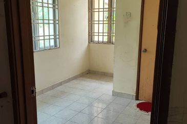 FREEHOLD END LOT, Double Storey Terrace House @ Presint 11, Putrajaya - Extra Land at Side