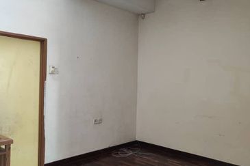 FREEHOLD END LOT, Double Storey Terrace House @ Presint 11, Putrajaya - Extra Land at Side