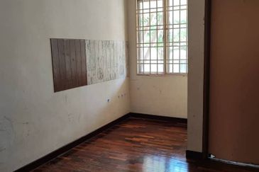 FREEHOLD END LOT, Double Storey Terrace House @ Presint 11, Putrajaya - Extra Land at Side