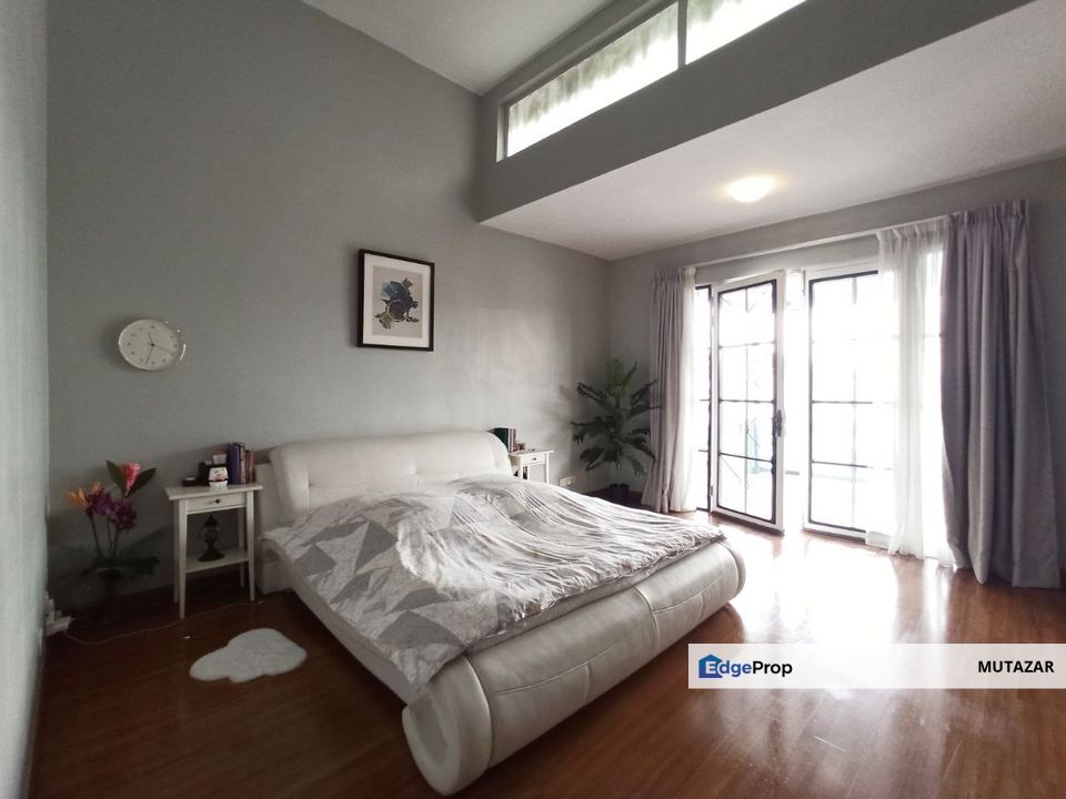 FREEHOLD, Double Storey Superlink @ Laman Cempaka Suria, Kota Seriemas, Nilai - Renovated, Negeri Sembilan, Nilai