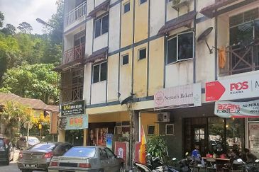 Lot Kedai @ Taman Impian Warisan, Batu 18,  Hulu Langat - Ada Penyewa 