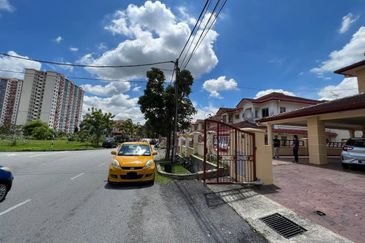 Taman Pinggiran Putra