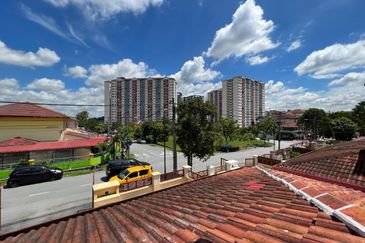 Taman Pinggiran Putra