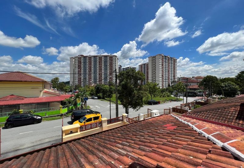 Taman Pinggiran Putra