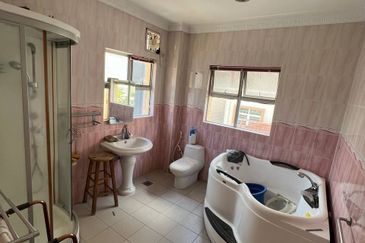 Taman Pinggiran Putra