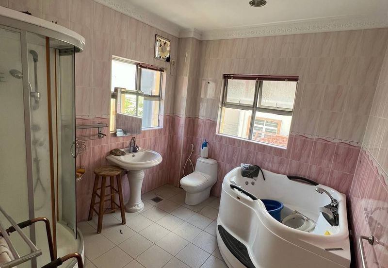 Taman Pinggiran Putra