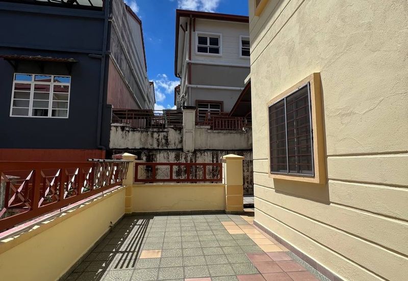 Taman Pinggiran Putra