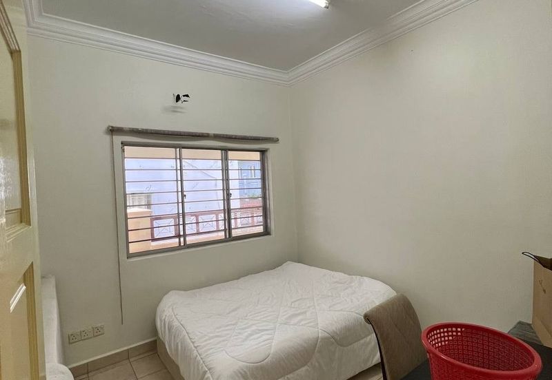 Taman Pinggiran Putra