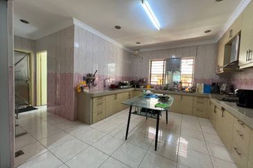 Taman Pinggiran Putra