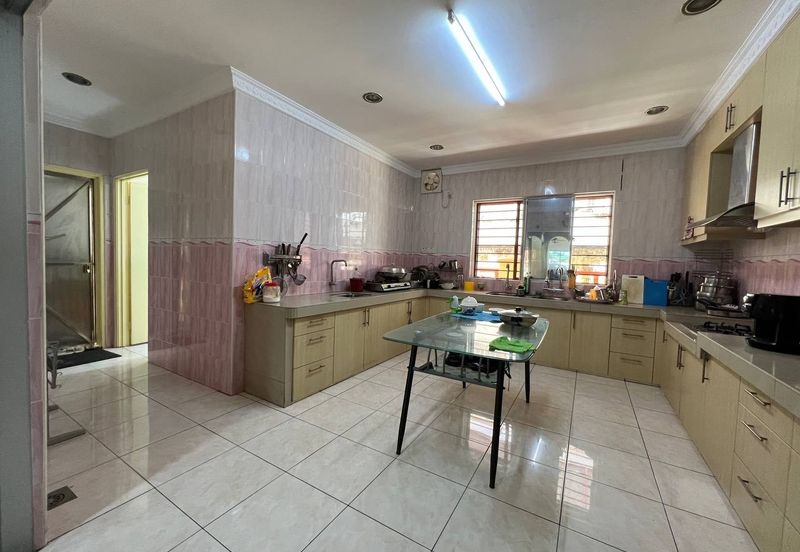 Taman Pinggiran Putra