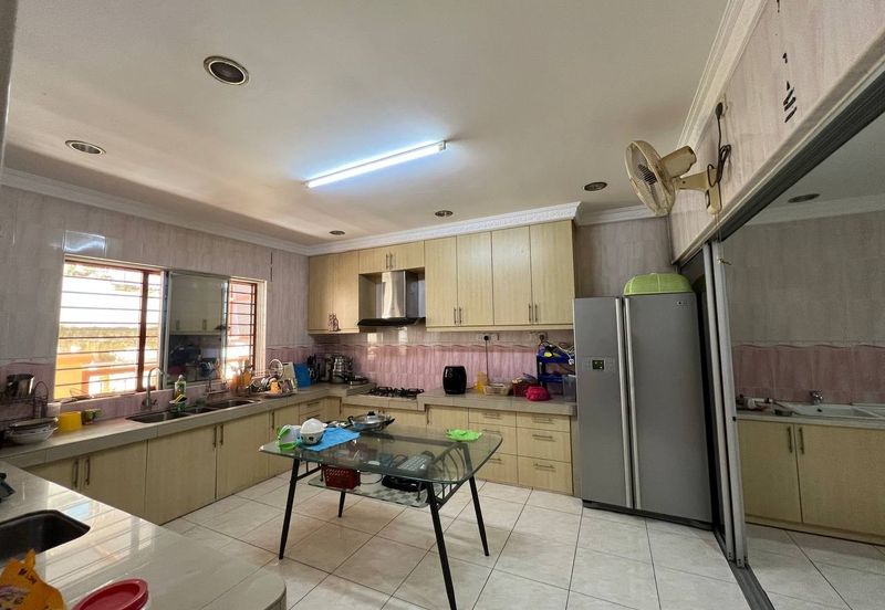 Taman Pinggiran Putra