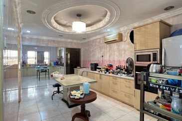 Taman Pinggiran Putra