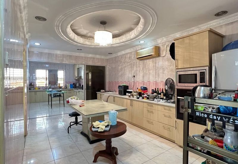 Taman Pinggiran Putra