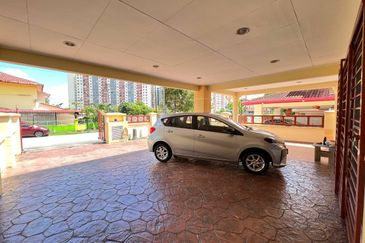 Taman Pinggiran Putra